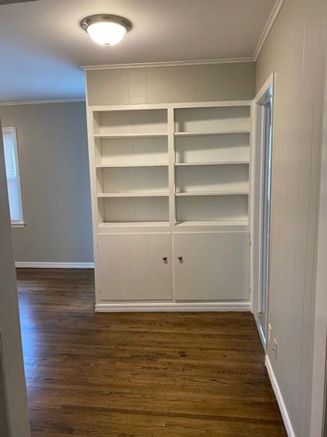 Building Photo - 3 Bed, 2 Bath Corner Lot in Tulsa!