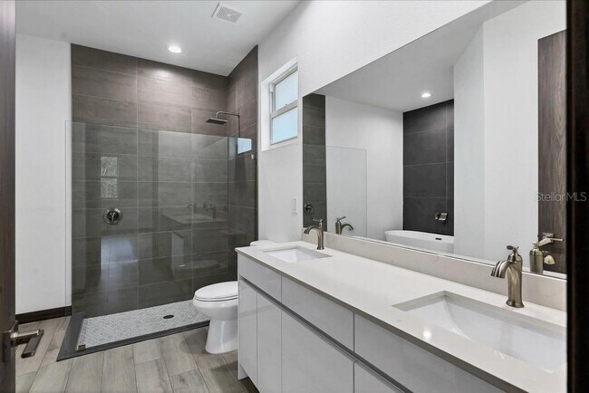 Building Photo - 5238 Fries Ave