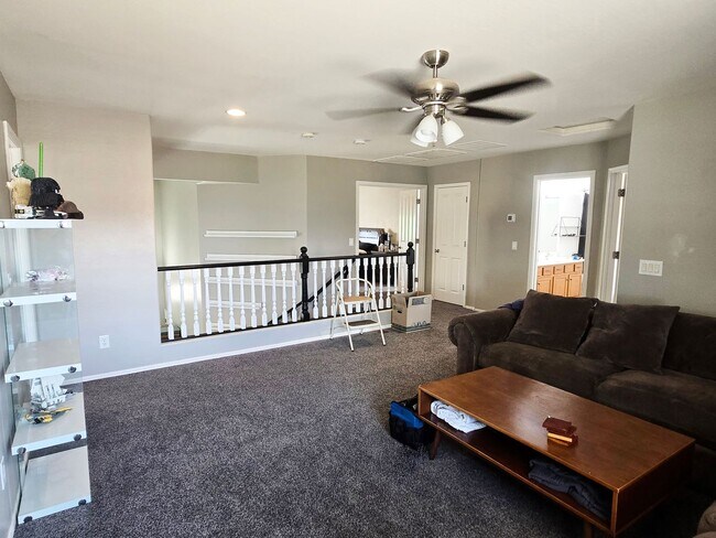 Building Photo - 2 story 3-bed, 2-bath home in San Tan Valley!