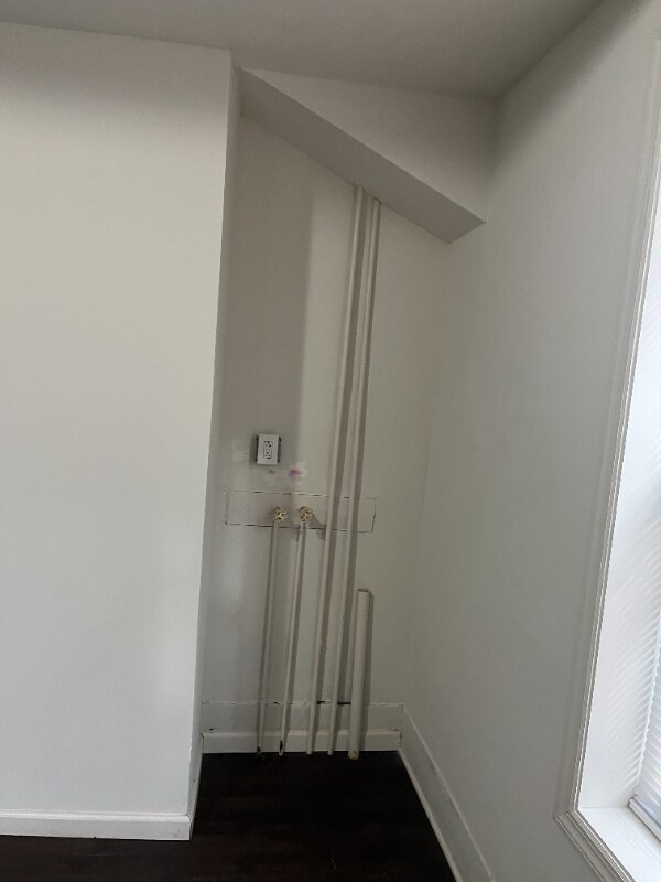 Building Photo - 114 Monmouth St