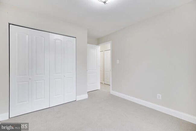 Building Photo - 2050 Forest Hill Ln