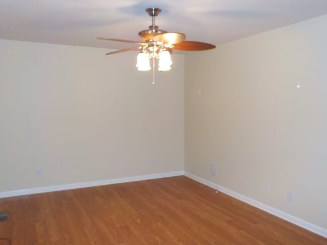 Building Photo - 3 Bedroom 2 Bath House with Basement
