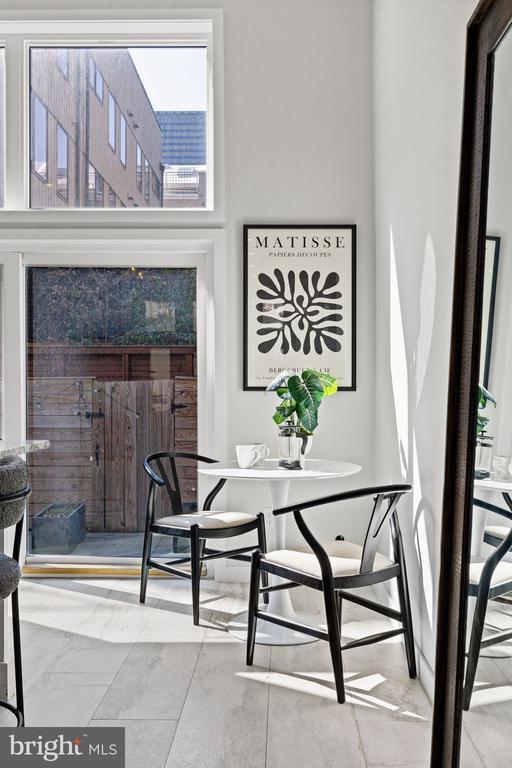 Building Photo - 2106 Spring St