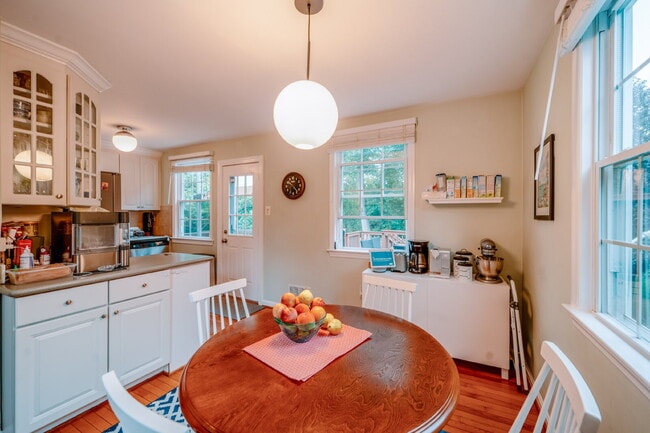 Building Photo - Charming Cape Cod Retreat in Prime Falls C...