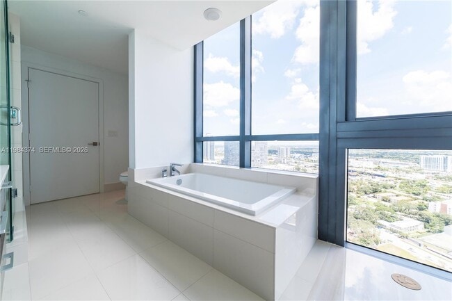 Building Photo - 650 NE 32nd St