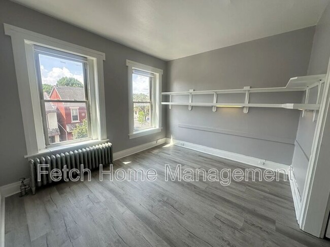 Building Photo - 537 Cumberland St
