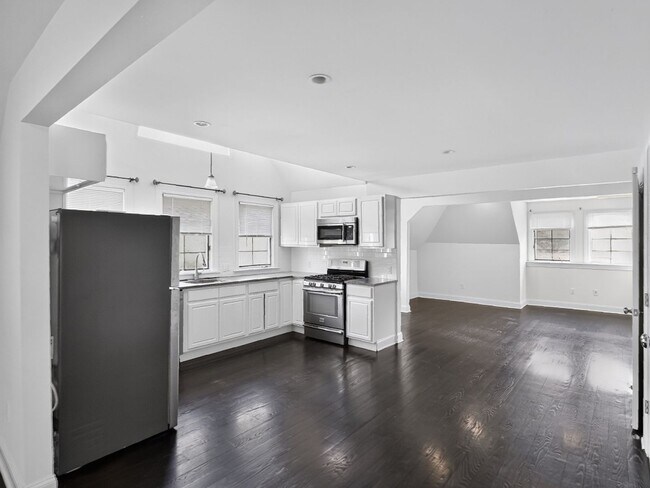 Interior Photo - 682 Prospect Street