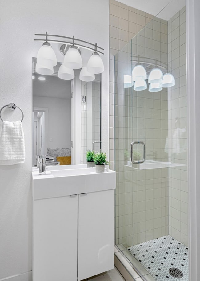 Building Photo - 8853 Stone Ave N