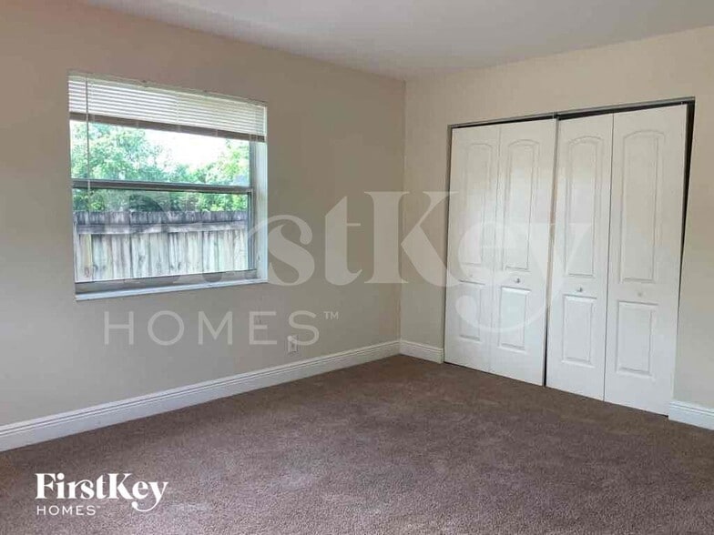 Building Photo - 727 S Pine St