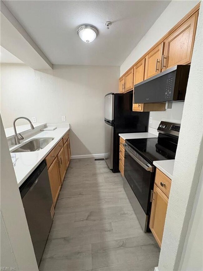 Building Photo - 2356 Bays Edge Ave