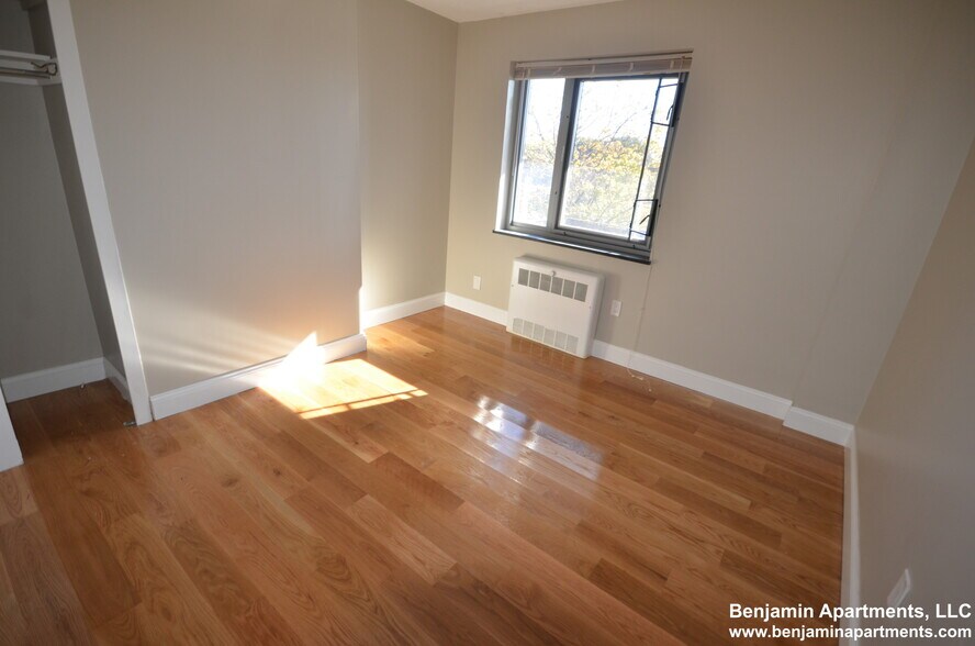 Building Photo - 125 Trapelo Rd