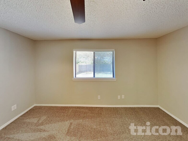 Building Photo - 1844 Hunting Green Dr