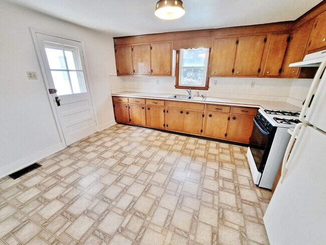 Building Photo - 51-53-53 E Forrest Ave