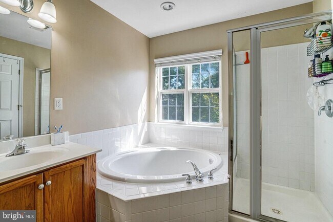 Building Photo - 8535 Wyngate Manor Ct