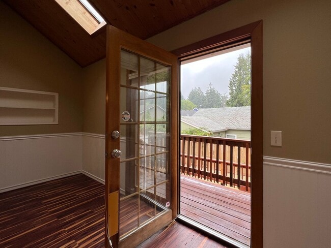 Building Photo - Outdoor Oasis: Charming 3 Bed 2 Bath House!