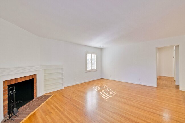 Building Photo - Wow! What a Great Home! Available Soon!