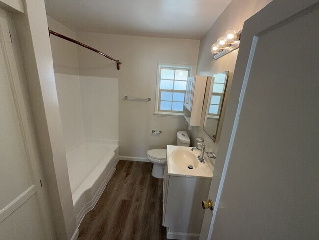 Building Photo - 517