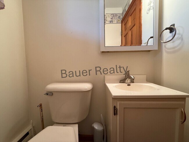 Building Photo - Four Bedroom, New London Schools
