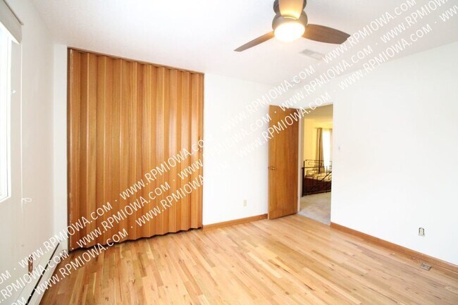 Building Photo - SCREENED PORCH!! 3 Bedroom, 1.5 Bath Home ...