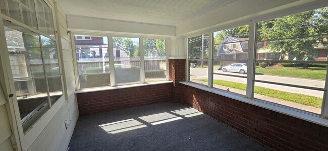 Building Photo - West End Home offering 3 Bedrooms, 1 bath!