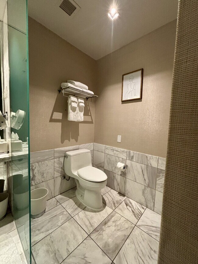Building Photo - Palms Place Studio — Skyline Views, 5 Minu...