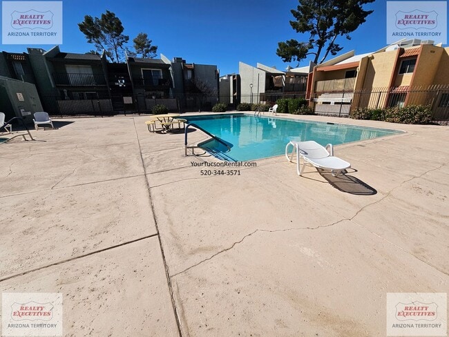 Building Photo - 22nd & Kolb Area Condo - Upstairs unit in Langley Gardens