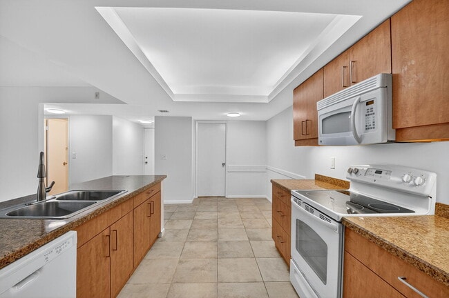 Building Photo - 2255 Lindell Blvd