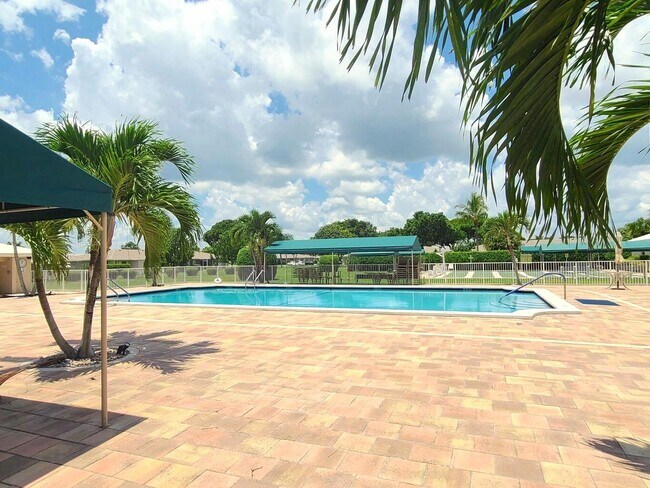 Building Photo - 8836 Belle Aire Dr