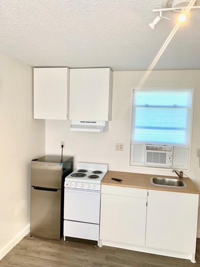 Building Photo - 1380 East Duval Street, Unit 9