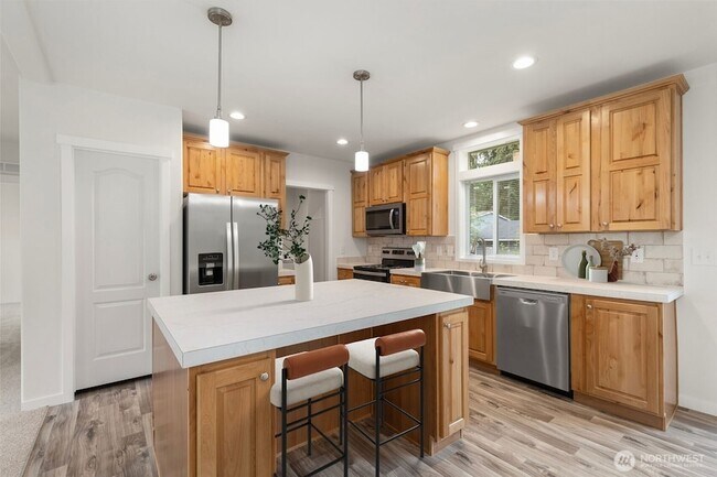 Building Photo - 6772 NE Whidbey Dr