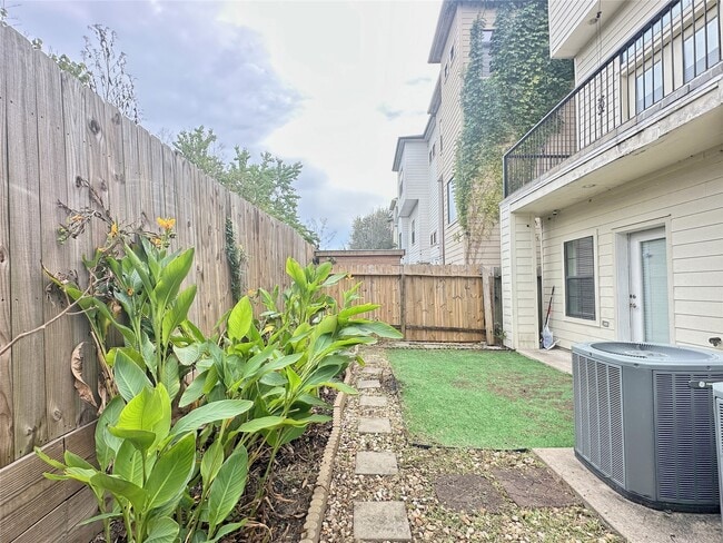 Building Photo - 3446 Clearview Villa Way