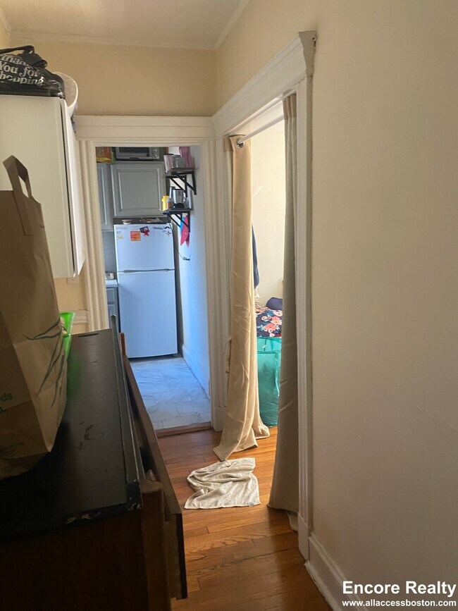 Building Photo - 364 Riverway