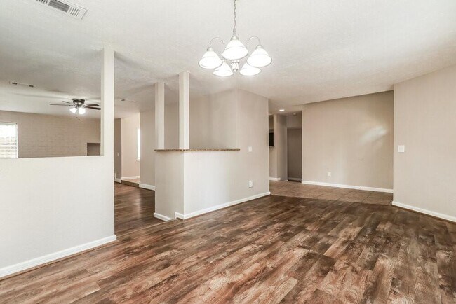Building Photo - 17803 Villa Way Dr