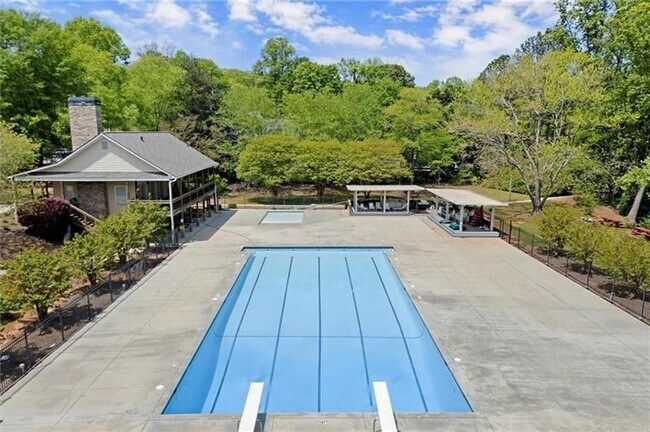 Building Photo - 3410 Holliglen Dr