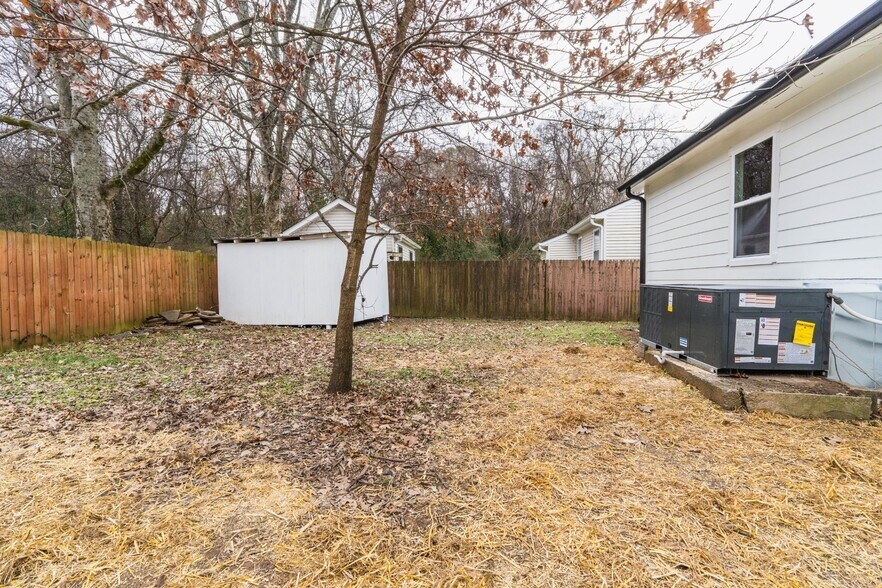 Building Photo - 1805 Meadow Cliff Dr
