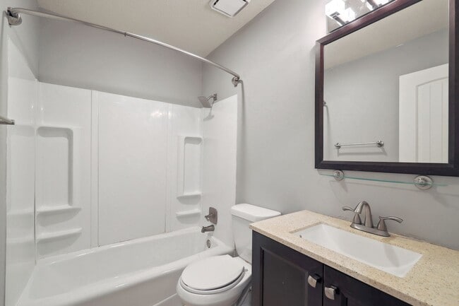 Building Photo - {10805} Gorgeous Remodel in Fantastic Location + One Level Living + Hardwood Floors & Granite Cou...