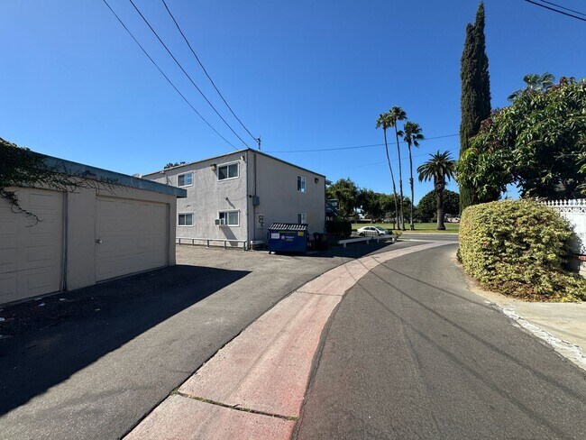 Building Photo - 2340 W Greenacre Ave