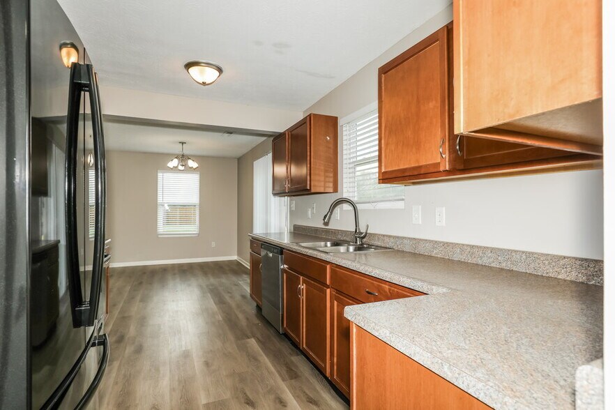 Building Photo - 8138 Fisher Bend Dr