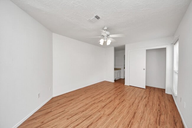 Building Photo - 17003 Amidon Dr