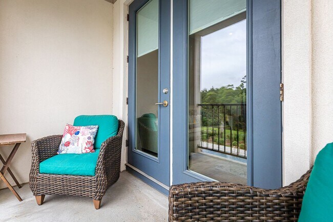 Building Photo - Fully furnished luxurious waterfront condo at The Inlet!