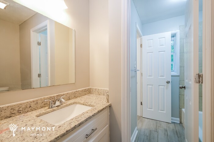 Building Photo - 1358 Stoneham Ct