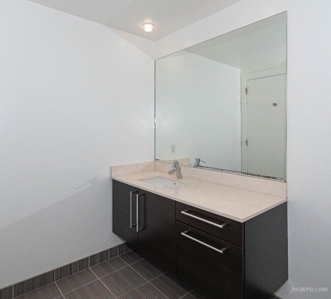 Building Photo - 1160 Mission St