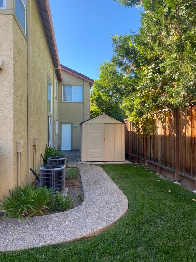 Building Photo - San Ramon 5BD/3BA Single Family Home in De...