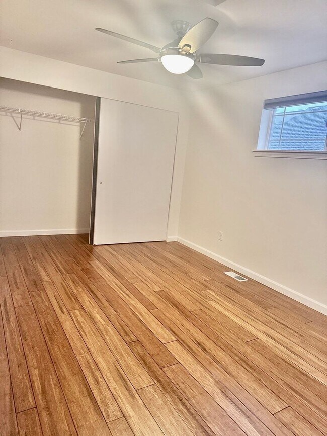 Building Photo - Spacious 2-Bed Townhouse in Seattle’s Greenwood / Phinney Area