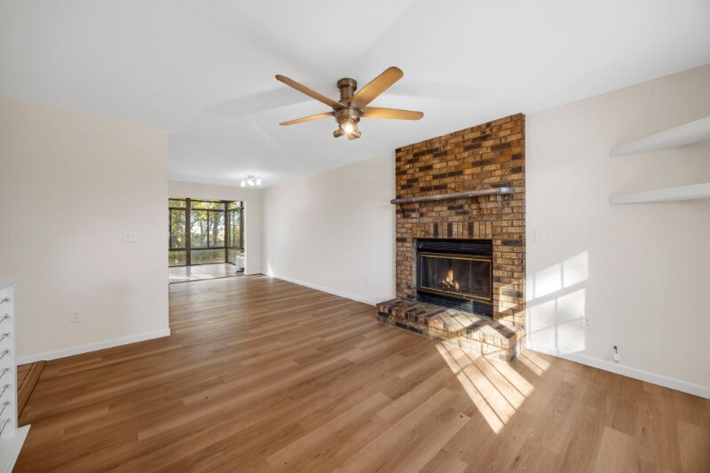 Building Photo - 1755 Fountainbleu Dr