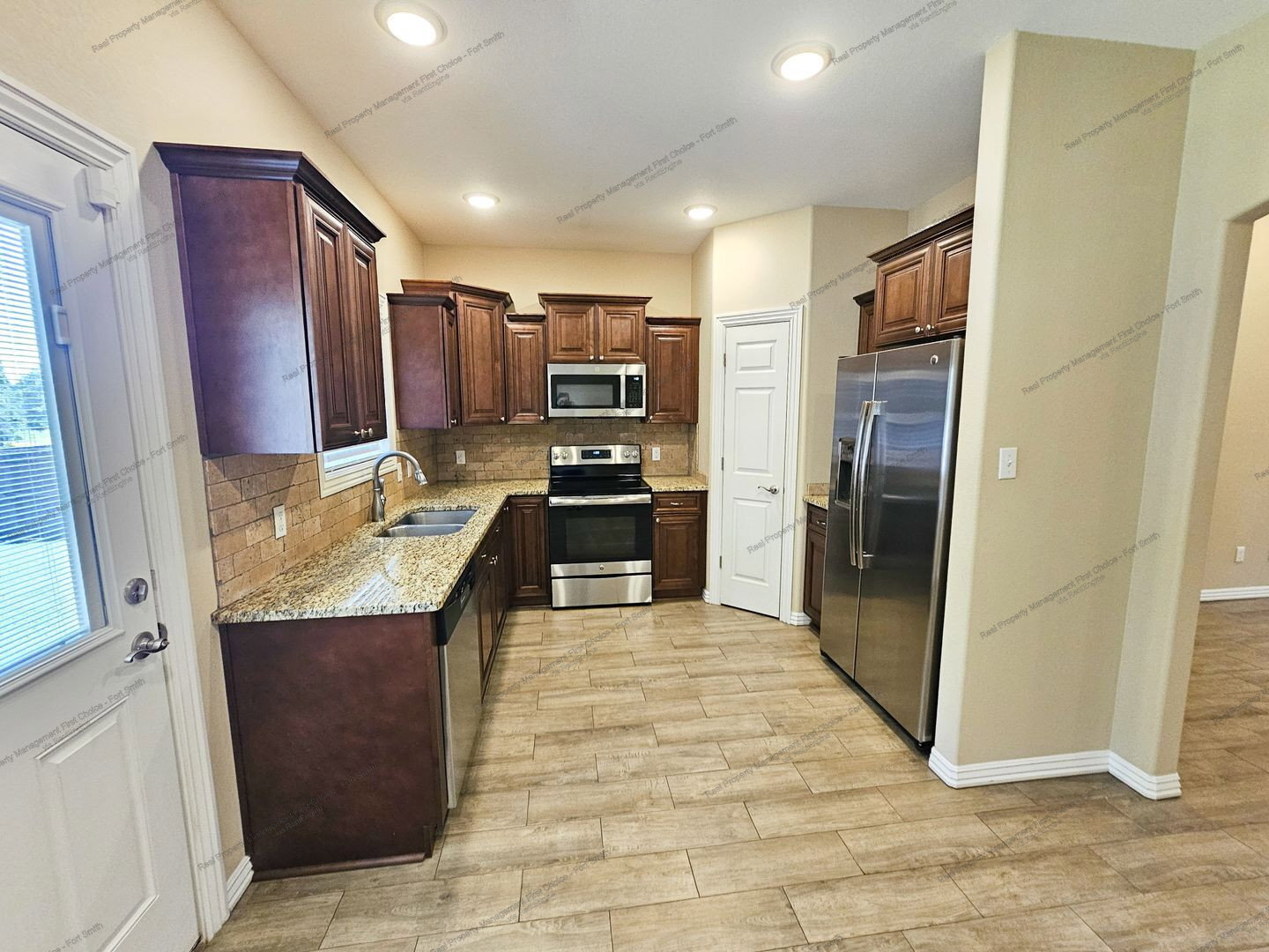 Building Photo - 9907 Landry Dr