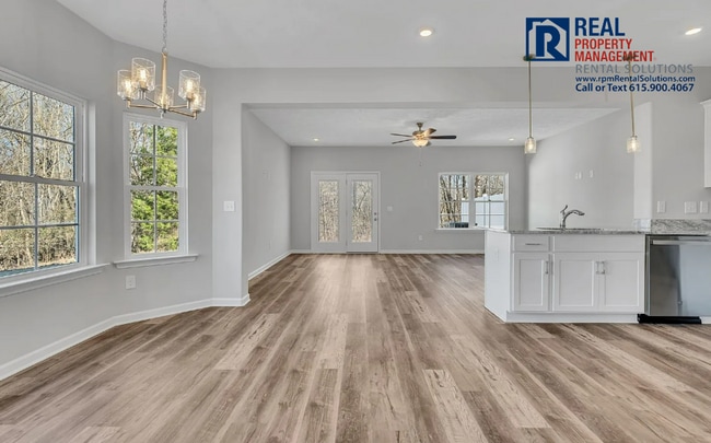 Building Photo - BRAND-NEW Stunning END-unit townhome in Manchester, attached garage!