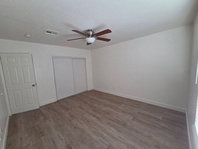Building Photo - 9425 Vista Del Valle