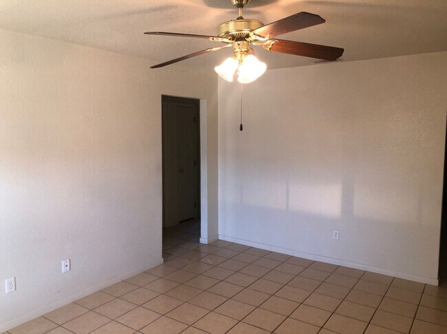 Building Photo - 403 Justin Ln