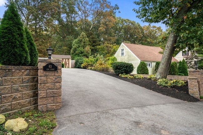 Building Photo - 63 Pine St